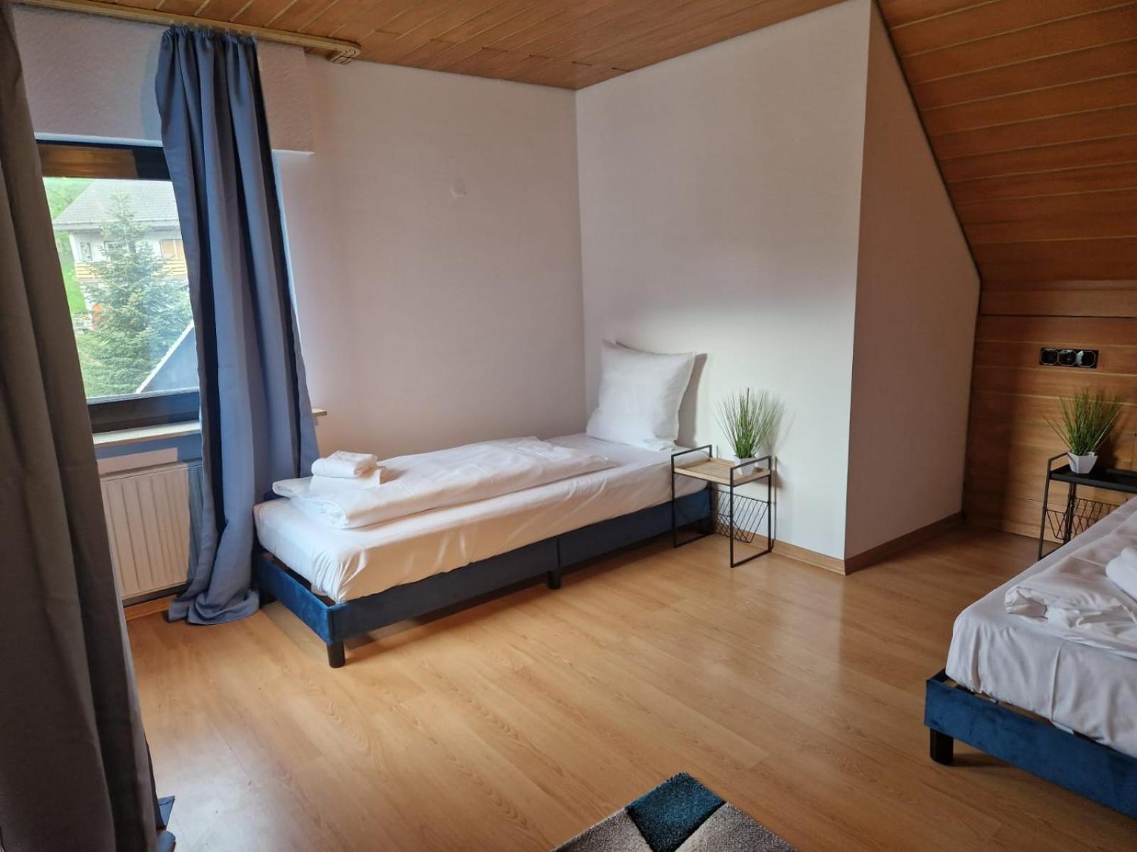 Hotel เองเกลส์เคียร์เชน ภายนอก รูปภาพ